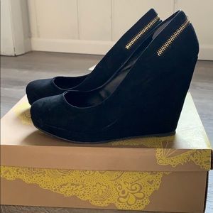 Black Zipper Mix 6 Suede Wedges 4-1/2” Heal